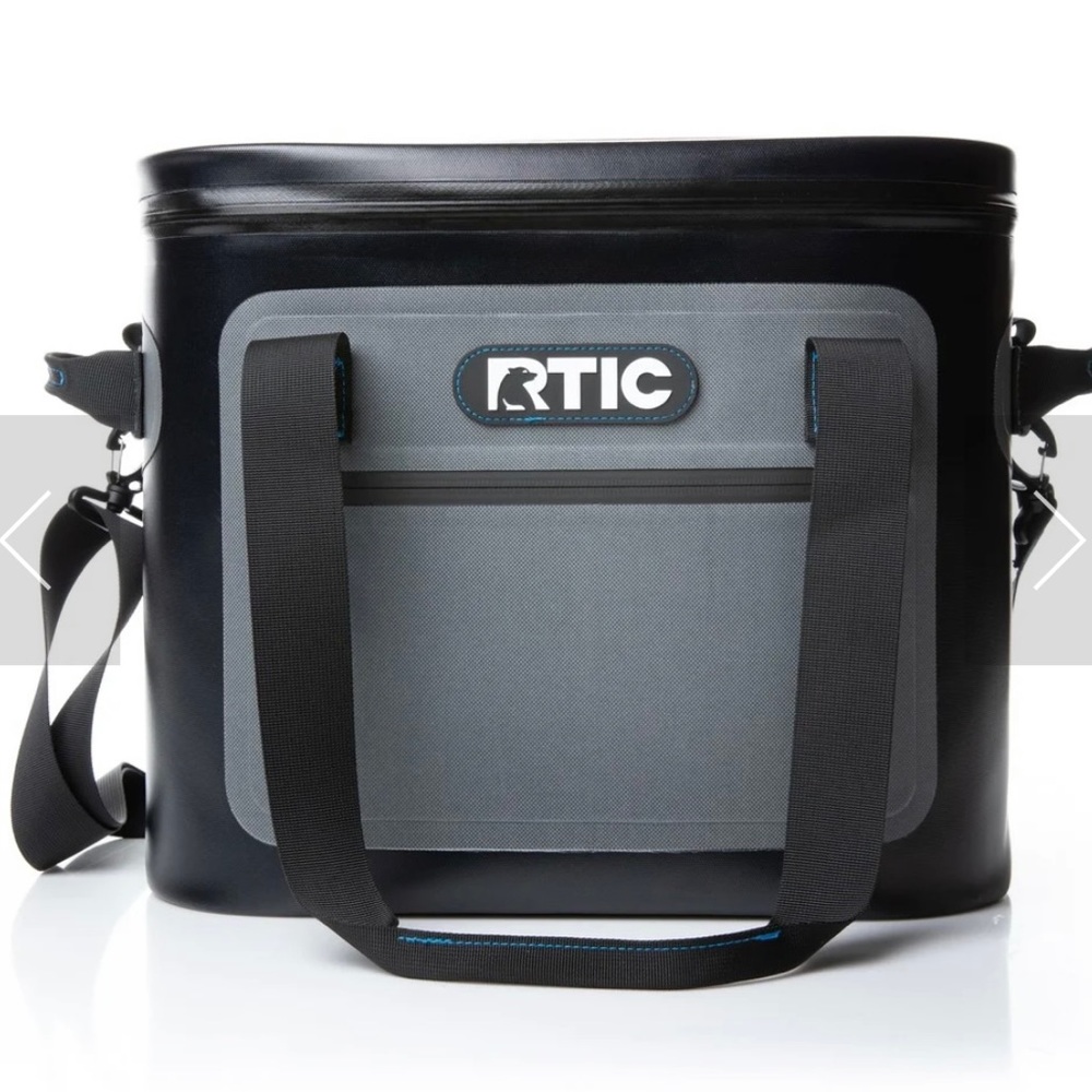 SOLD ————————RTIC 30 Pack Cooler Insulated includes 2 ice blocks